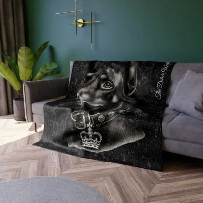 The Dobes Crushed Velvet Blanket - King Dobe - black - Image 4